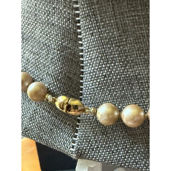 Vintage Monet Faux Cream Pearl Choker Necklace Single Strand Knotted Capsule - Picture 6 of 7